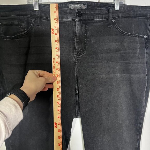 Torrid FEEL THE FIT Mid-Rise Boot Cut Jeans Slim Black Size 22S Vintage Stretch - Picture 5 of 12
